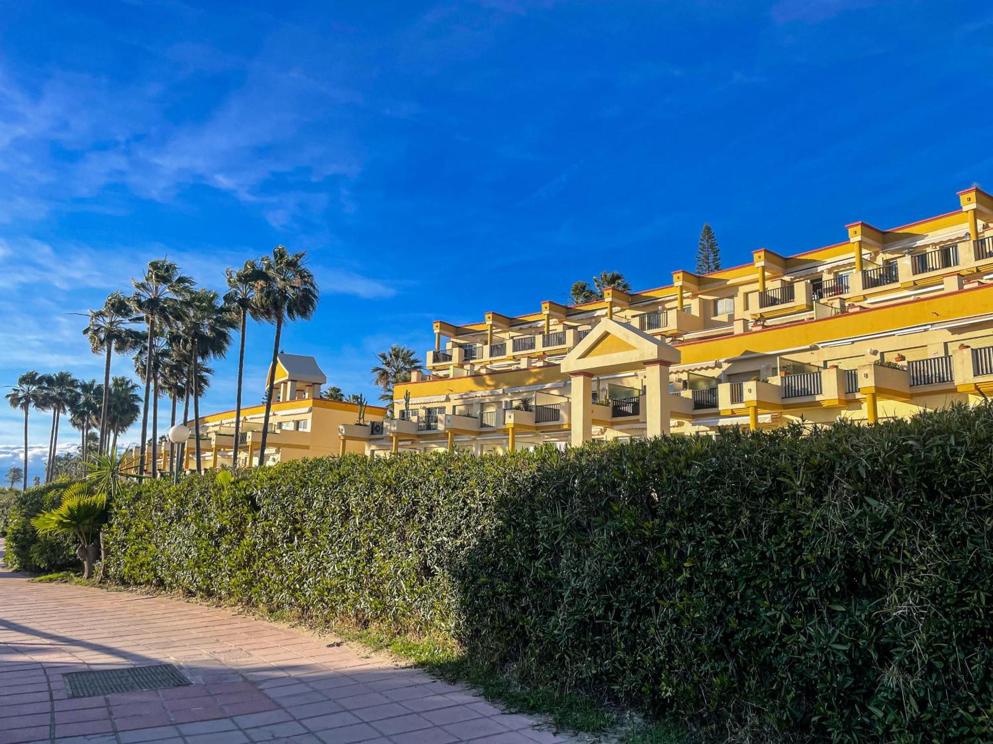 Modern Beach Apartment Romana Playa 723 In Marbella, Elviria Bagian luar foto
