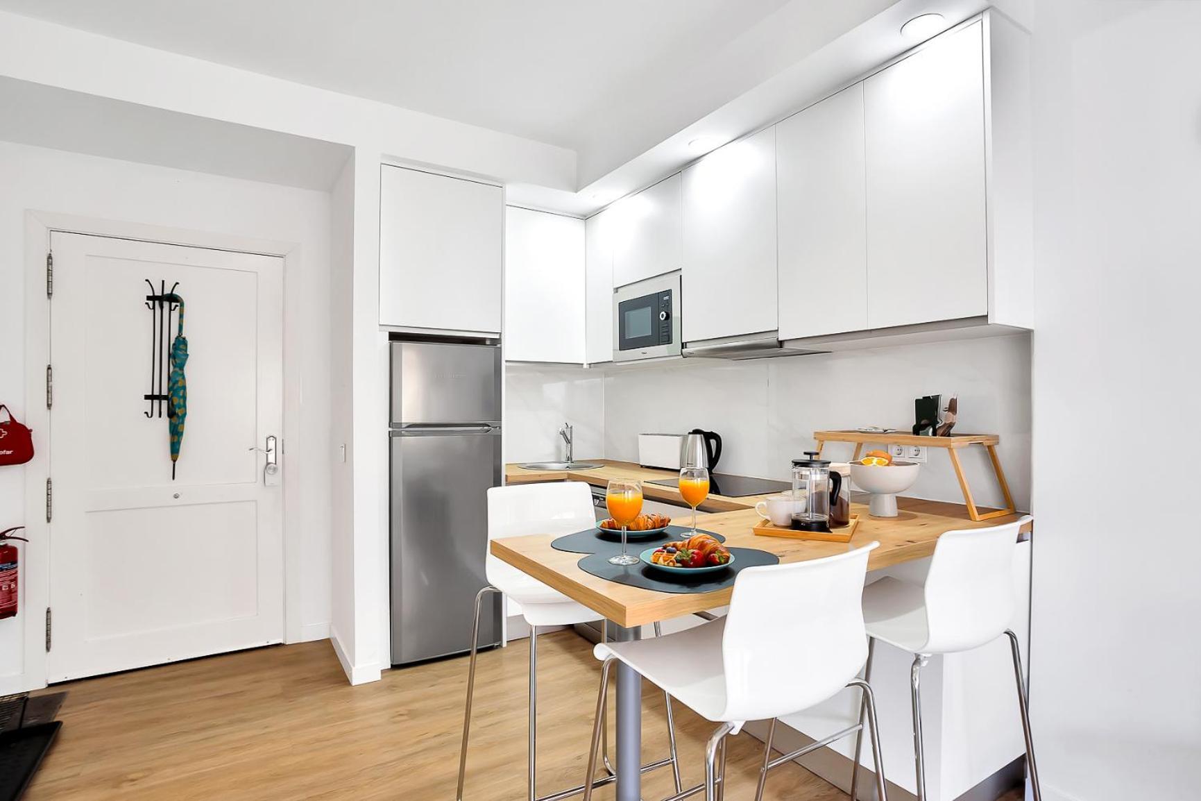 Modern Beach Apartment Romana Playa 723 In Marbella, Elviria Bagian luar foto