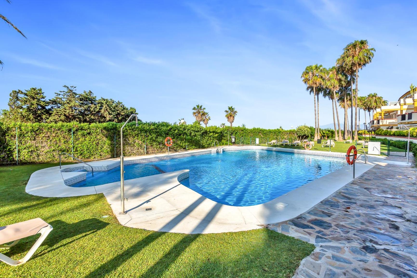 Modern Beach Apartment Romana Playa 723 In Marbella, Elviria Bagian luar foto