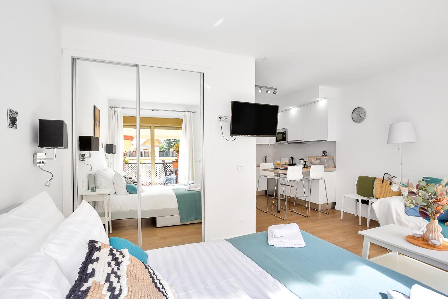 Modern Beach Apartment Romana Playa 723 In Marbella, Elviria Bagian luar foto