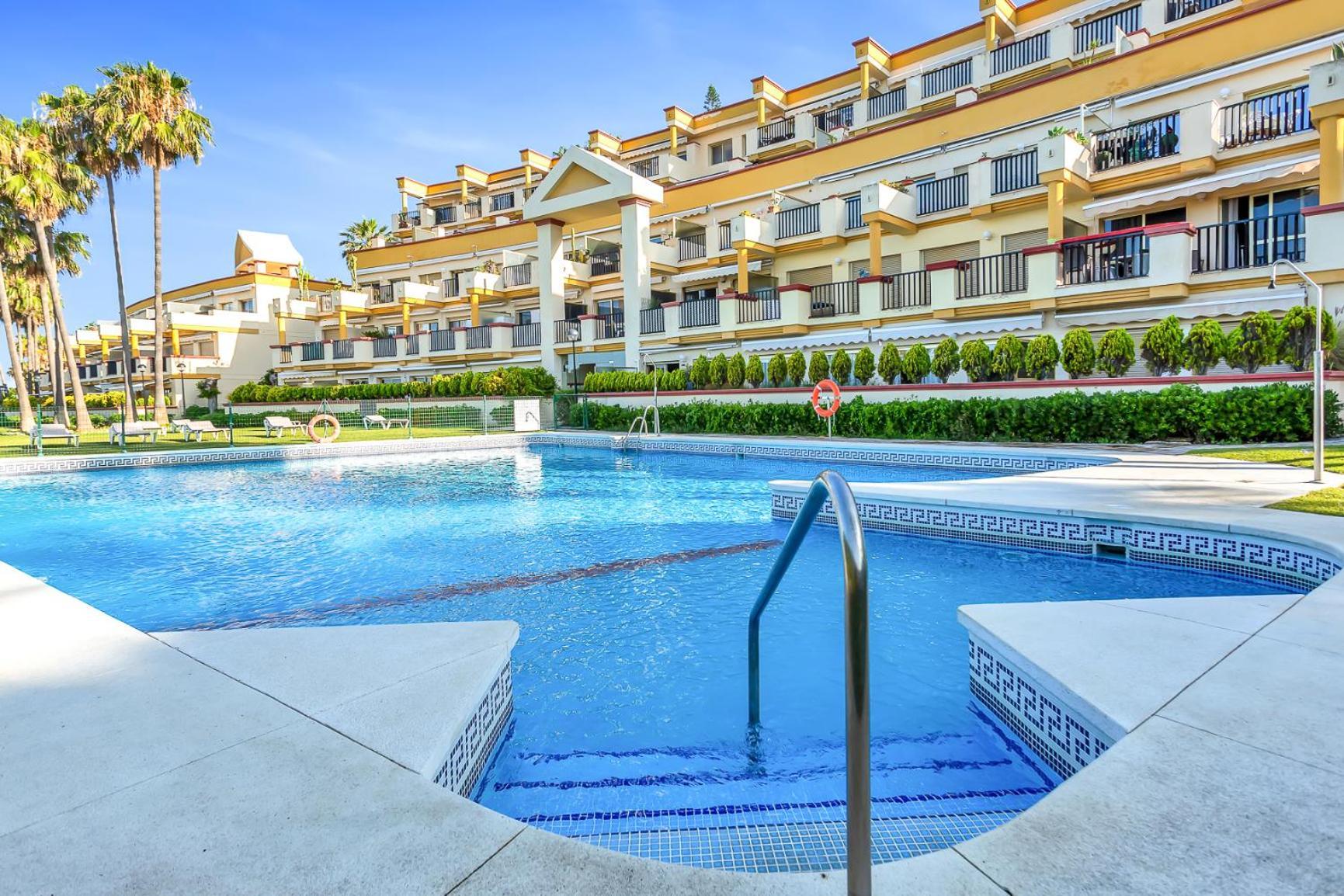 Modern Beach Apartment Romana Playa 723 In Marbella, Elviria Bagian luar foto